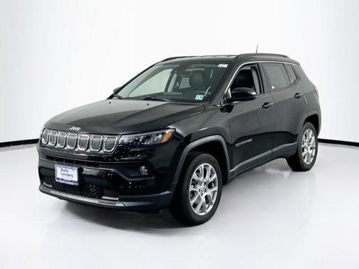 Diamond Black Crystal Pearlcoat 2022 Jeep Compass Latitude Lux