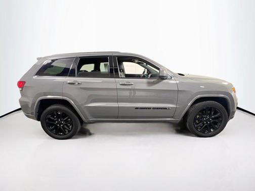 2022 Jeep Grand Cherokee Laredo