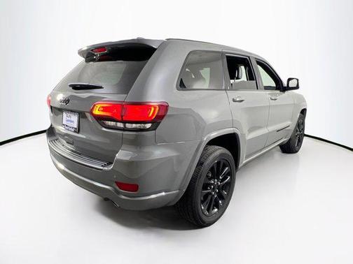 2022 Jeep Grand Cherokee Laredo