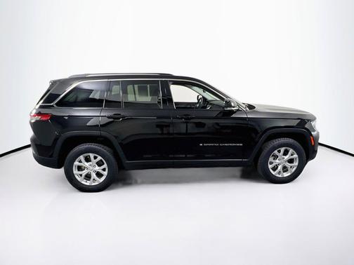 Diamond Black Crystal Pearlcoat 2023 Jeep Grand Cherokee Limited