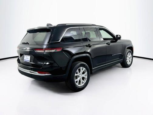 Diamond Black Crystal Pearlcoat 2023 Jeep Grand Cherokee Limited