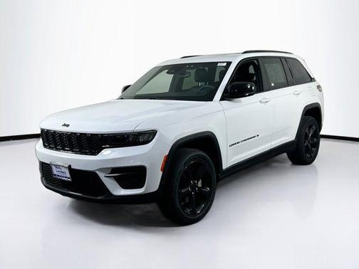Bright White Clearcoat 2023 Jeep Grand Cherokee Altitude