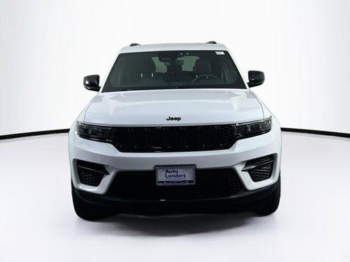 Bright White Clearcoat 2023 Jeep Grand Cherokee Altitude