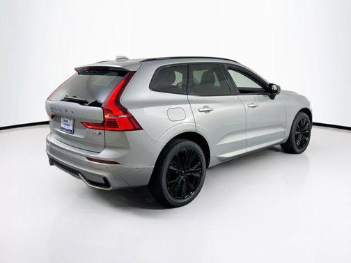 2023 Volvo XC60 B5 Plus Dark Theme