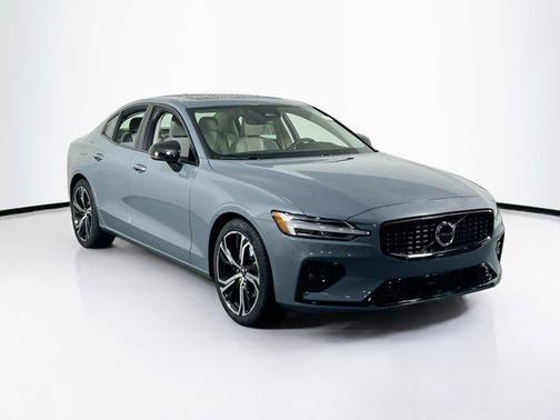 2023 Volvo S60 B5 Core Dark Theme