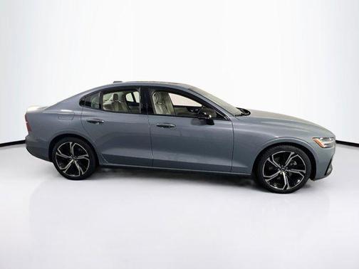 2023 Volvo S60 B5 Core Dark Theme
