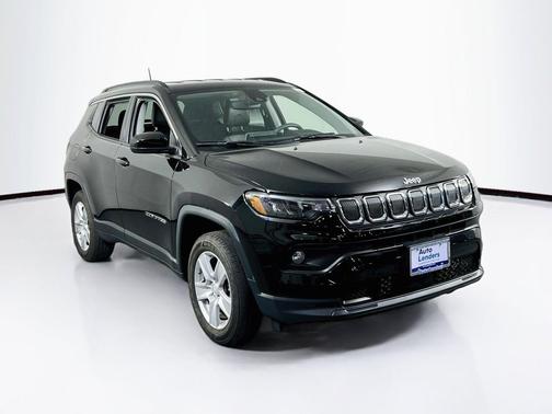 Diamond Black Crystal Pearlcoat 2022 Jeep Compass Latitude