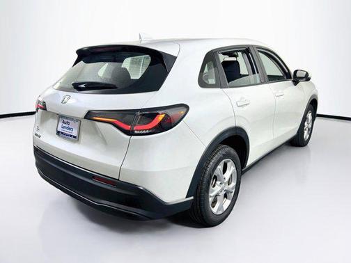 Platinum White Pearl 2024 Honda HR-V LX