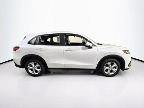 Platinum White Pearl 2024 Honda HR-V LX