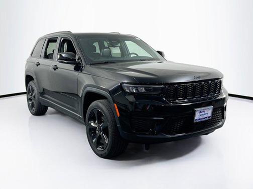 Diamond Black Crystal Pearlcoat 2023 Jeep Grand Cherokee Altitude