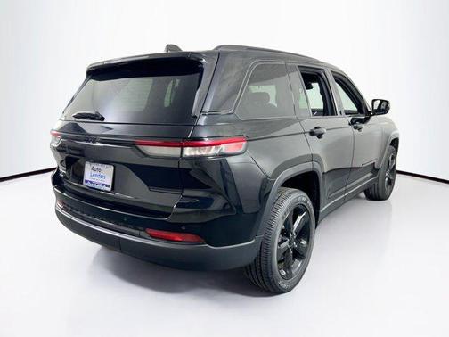 Diamond Black Crystal Pearlcoat 2023 Jeep Grand Cherokee Altitude
