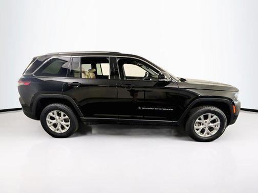 Diamond Black Crystal Pearlcoat 2023 Jeep Grand Cherokee Limited