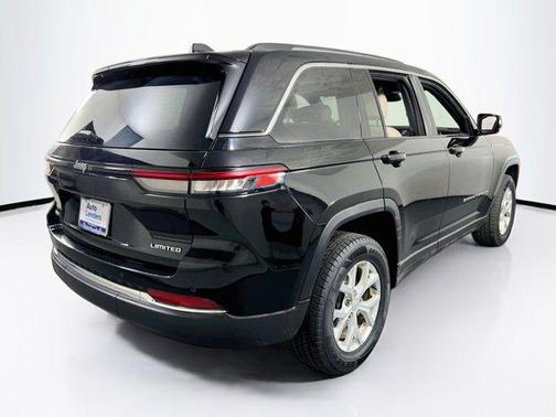 Diamond Black Crystal Pearlcoat 2023 Jeep Grand Cherokee Limited