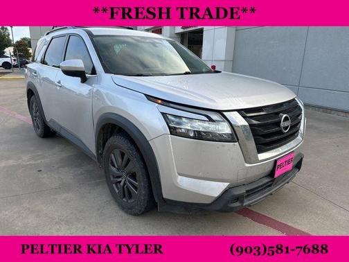 2022 Nissan Pathfinder SV