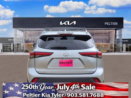 Celestial Silver Metallic 2022 Toyota Highlander XLE