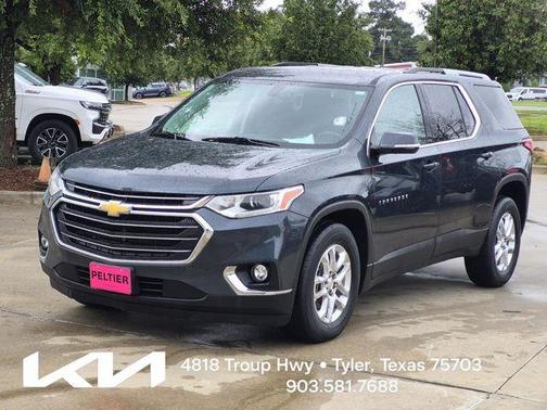 Graphite Metallic 2018 Chevrolet Traverse LT Cloth