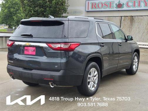 Graphite Metallic 2018 Chevrolet Traverse LT Cloth