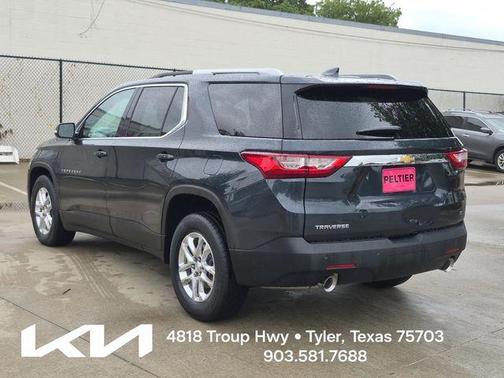 Graphite Metallic 2018 Chevrolet Traverse LT Cloth