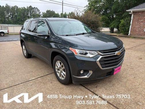 Graphite Metallic 2018 Chevrolet Traverse LT Cloth