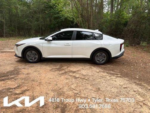 Snow White Pearl 2025 Kia K4 LX