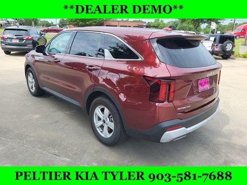 2025 Kia Sorento LX