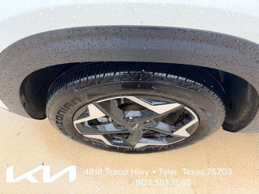 Snow White Pearl 2024 Kia Seltos EX