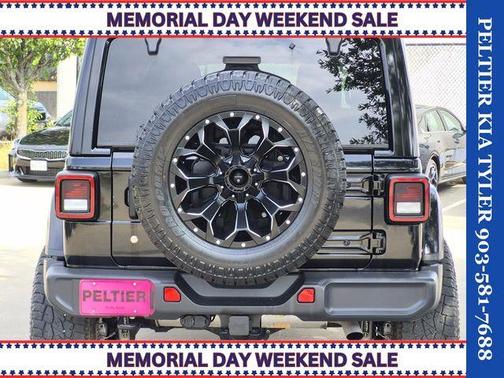 Black Clearcoat 2018 Jeep Wrangler Unlimited Sahara