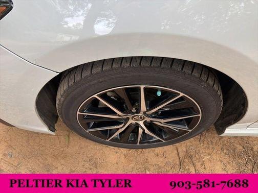 Ice Edge 2022 Toyota Camry SE