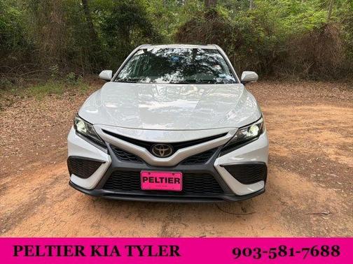 Ice Edge 2022 Toyota Camry SE