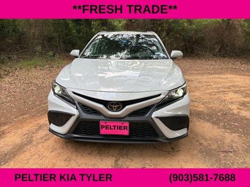 Ice Edge 2022 Toyota Camry SE