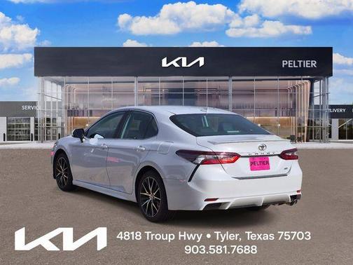Ice Edge 2022 Toyota Camry SE