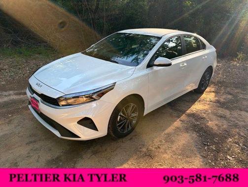 Snow White Pearl 2024 Kia Forte LXS