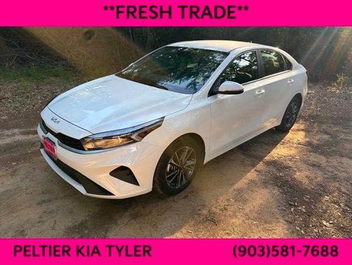 Snow White Pearl 2024 Kia Forte LXS