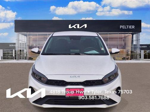 Snow White Pearl 2024 Kia Forte LXS