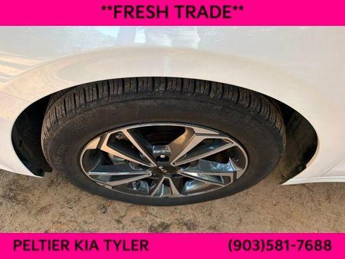 Snow White Pearl 2024 Kia Forte LXS