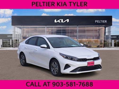Snow White Pearl 2024 Kia Forte LXS