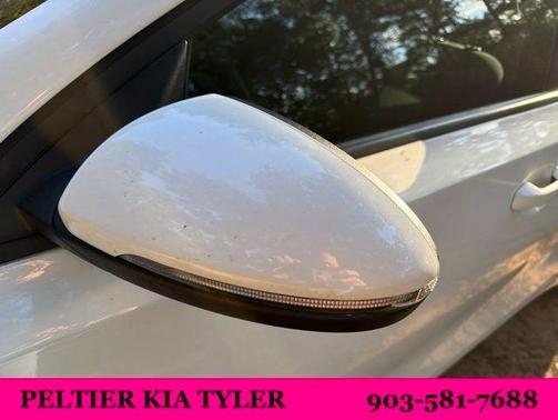 Snow White Pearl 2024 Kia Forte LXS