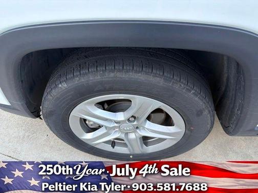 Bright White Clearcoat 2024 Jeep Compass Latitude