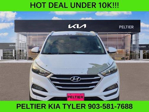 Dazzling White 2017 Hyundai TUCSON SE