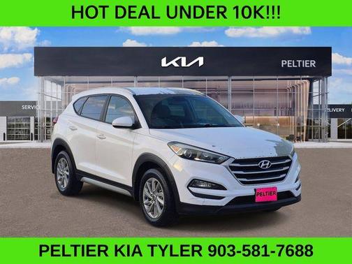 Dazzling White 2017 Hyundai TUCSON SE