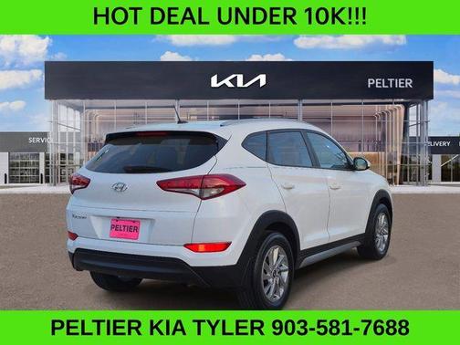 Dazzling White 2017 Hyundai TUCSON SE