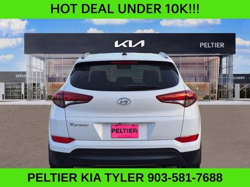 Dazzling White 2017 Hyundai TUCSON SE