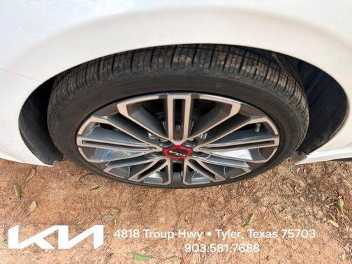 Snow White Pearl 2023 Kia Forte GT