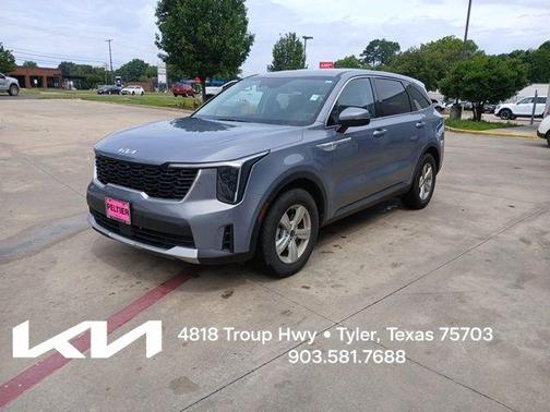 Everlasting Silver 2025 Kia Sorento LX
