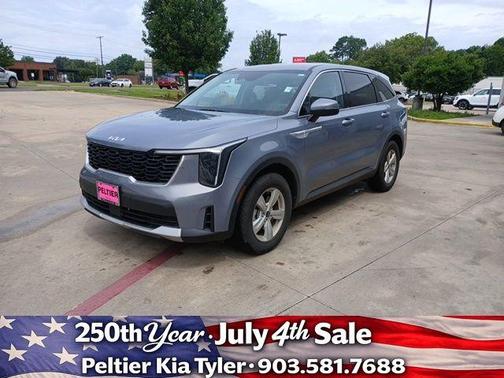 Everlasting Silver 2025 Kia Sorento LX