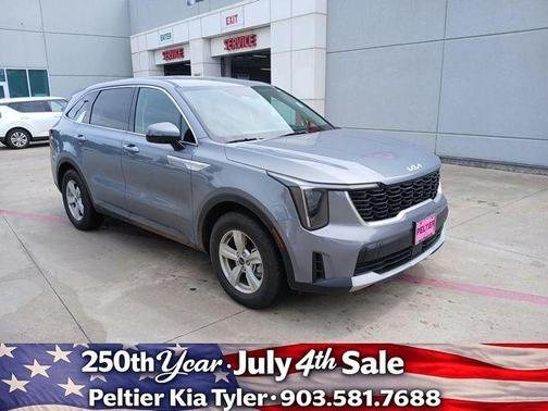 Everlasting Silver 2025 Kia Sorento LX