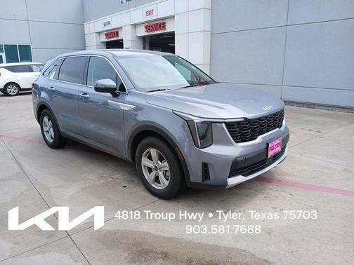 Everlasting Silver 2025 Kia Sorento LX