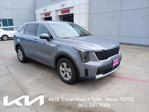 Everlasting Silver 2025 Kia Sorento LX