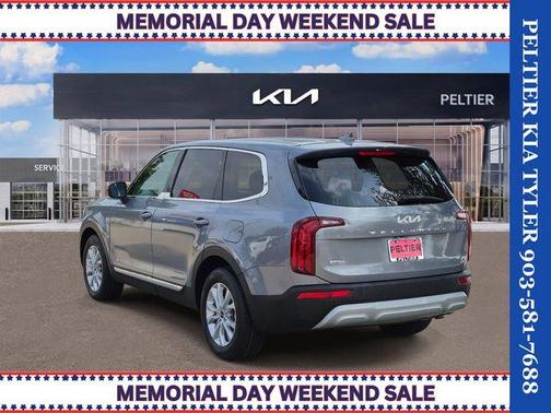 Everlasting Silver 2022 Kia Telluride LX