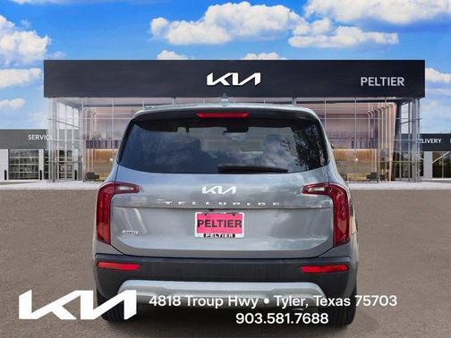 Everlasting Silver 2022 Kia Telluride LX